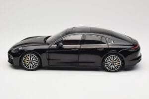 Porsche Panamera 971 Turbo S Schwarz Metallic Minichamps 1:18 113061076 Metall – Bild 4 von 8