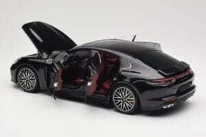 Porsche Panamera 971 Turbo S Schwarz Metallic Minichamps 1:18 113061076 Metall – Bild 5 von 8