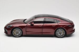 Porsche Panamera 971 Turbo S Rot Metallic Minichamps 1:18 113061077 Metall – Bild 4 von 8