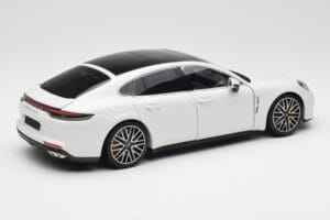 Porsche Panamera 971 Turbo S Weiss Metallic Minichamps 1:18 113061074 Metall – Bild 3 von 8