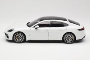 Porsche Panamera 971 Turbo S Weiss Metallic Minichamps 1:18 113061074 Metall – Bild 4 von 8