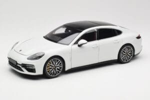 Porsche Panamera 971 Turbo S Weiss Metallic Minichamps 1:18 113061074 Metall