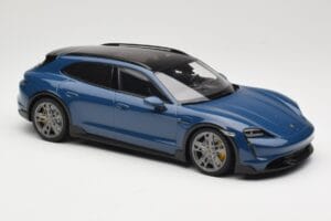 Porsche Taycan J1 Turbo S Cross Turismo Blau Minichamps 1:18 155069301 Metall – Bild 4 von 6