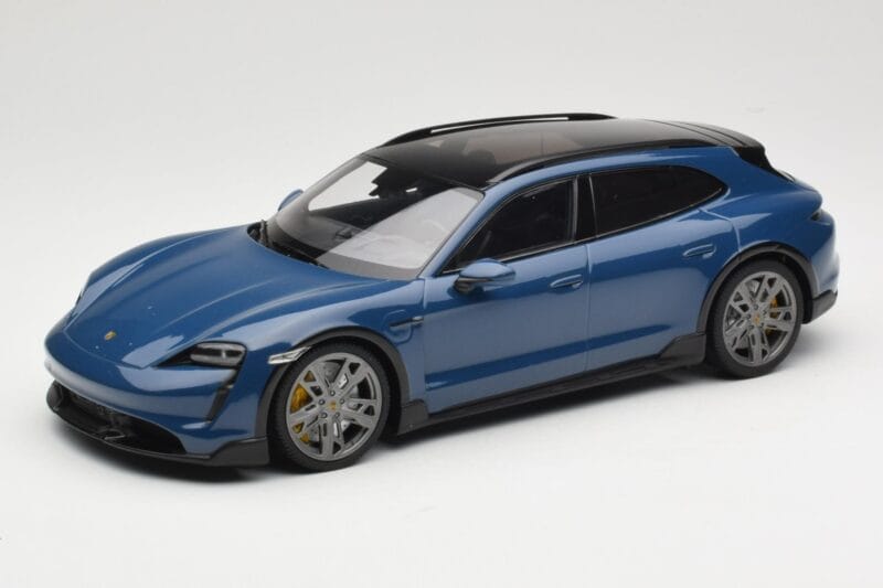 Porsche Taycan J1 Turbo S Cross Turismo Blau Minichamps 1:18 155069301 Metall