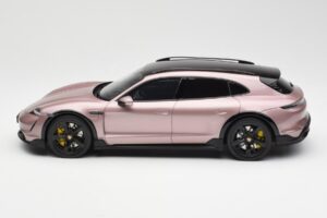 Porsche Taycan Turbo S Cross Turismo Metallic Pink GT Spirit 1:18 GT440 Resin – Bild 3 von 6