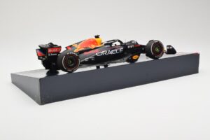 Red Bull Racing RB18 #1 M. Verstappen Winner Austin GP 2022 Minichamps 1:18 113222901 Metall – Bild 3 von 6