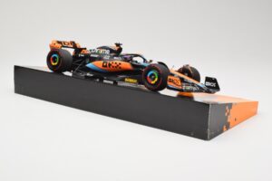 Red Bull Racing RB18 #1 M. Verstappen Winner Austin GP 2022 Minichamps 1:18 113222901 Metall – Bild 4 von 6