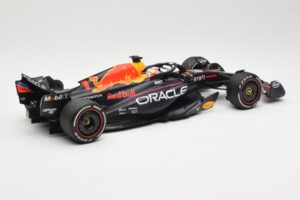 Red Bull Racing RB19 #1 M. Verstappen Winner Spanish GP 2023 Minichamps 1:18 110230801 Metall – Bild 2 von 6