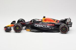 Red Bull Racing RB19 #1 M. Verstappen Winner Spanish GP 2023 Minichamps 1:18 110230801 Metall – Bild 3 von 6