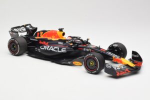 Red Bull Racing RB19 #1 M. Verstappen Winner Spanish GP 2023 Minichamps 1:18 110230801 Metall – Bild 4 von 6