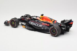 Red Bull Racing RB19 #1 M. Verstappen Winner Spanish GP 2023 Minichamps 1:18 110230801 Metall – Bild 5 von 6