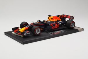Red Bull Racing Tag Heuer RB13 #3 D. Ricciardo 3rd Place Malaysian GP 2017 Minichamps 1:18 117171503 Metall – Bild 2 von 6
