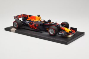 Red Bull Racing Tag Heuer RB13 #3 D. Ricciardo 3rd Place Malaysian GP 2017 Minichamps 1:18 117171503 Metall – Bild 4 von 6