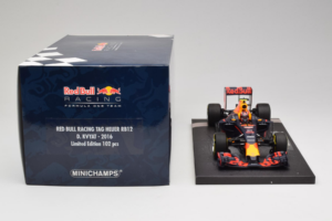 Red Bull RB12 Tag Heuer #26 D. Kvyat Red Bull Racing Showcar 2016 Minichamps 1:18 117160026 Resin – Bild 6 von 7