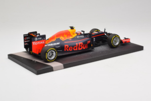 Red Bull RB12 Tag Heuer #26 D. Kvyat Red Bull Racing Showcar 2016 Minichamps 1:18 117160026 Resin – Bild 3 von 7