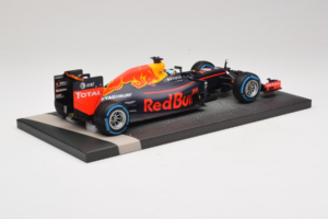 Red Bull RB12 Tag Heuer #3 D. Ricciardo Red Bull Racing Brazilian Grand Prix 2016 Minichamps 1:18 117161203 Resin – Bild 3 von 6