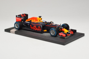 Red Bull RB12 Tag Heuer #3 D. Ricciardo Red Bull Racing Brazilian Grand Prix 2016 Minichamps 1:18 117161203 Resin – Bild 4 von 6