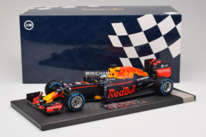 Red Bull RB12 Tag Heuer #3 D. Ricciardo Red Bull Racing Brazilian Grand Prix 2016 Minichamps 1:18 117161203 Resin – Bild 6 von 6