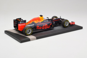Red Bull RB12 Tag Heuer #3 D. Ricciardo Red Bull Racing Showcar 2016 Minichamps 1:18 117160003 Resin – Bild 3 von 7