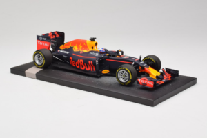 Red Bull RB12 Tag Heuer #3 D. Ricciardo Red Bull Racing Showcar 2016 Minichamps 1:18 117160003 Resin – Bild 4 von 7