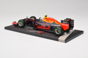 Red Bull RB12 Tag Heuer #33 M. Verstappen Red Bull Racing Showcar 2016 Minichamps 1:18 117161233 Resin – Bild 5 von 7