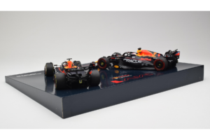Red Bull RB19 Honda RBPT #1 M. Verstappen Oracle Red Bull Racing Qatar Grand Prix World Champion 2023 Minichamps 1:18 1122318 – Bild 4 von 6