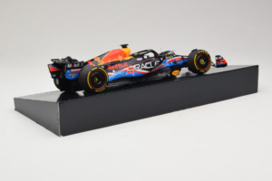 Red Bull RB19 #1 M. Verstappen Oracle Red Bull Racing United States Grand Prix Winner World Champion 2023 Minichamps 1:18 113 – Bild 3 von 7