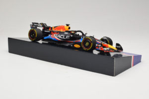Red Bull RB19 #1 M. Verstappen Oracle Red Bull Racing United States Grand Prix Winner World Champion 2023 Minichamps 1:18 113 – Bild 4 von 7