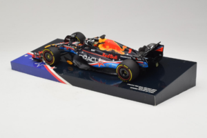 Red Bull RB19 #1 M. Verstappen Oracle Red Bull Racing United States Grand Prix Winner World Champion 2023 Minichamps 1:18 113 – Bild 5 von 7