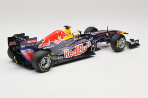 Red Bull RB7 Renault #1 S. Vettel Red Bull Racing World Champion 2011 Minichamps 1:18 110110001 Metall – Bild 2 von 6
