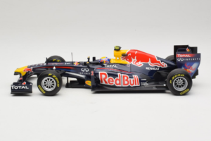 Red Bull RB7 Renault #2 M. Webber Red Bull Racing Showcar 2011 Minichamps 1:18 110110002 Metall – Bild 3 von 7