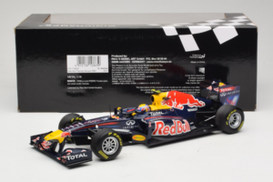 Red Bull RB7 Renault #2 M. Webber Red Bull Racing Showcar 2011 Minichamps 1:18 110110002 Metall – Bild 6 von 7