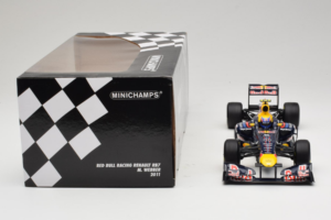Red Bull RB7 Renault #2 M. Webber Red Bull Racing Showcar 2011 Minichamps 1:18 110110002 Metall – Bild 7 von 7