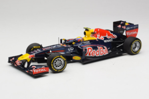 Red Bull RB8 Renault #2 M. Webber Red Bull Racing Showcar 2012 Minichamps 1:18 110120072 Metall