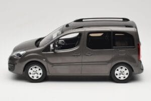 Renault Juvaquatre Break 300 kg Elfenbein Norev 1:18 185260 Metall – Bild 3 von 6
