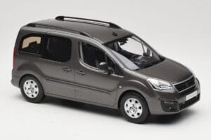Renault Juvaquatre Break 300 kg Elfenbein Norev 1:18 185260 Metall – Bild 4 von 6