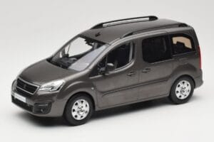Renault Juvaquatre Break 300 kg Elfenbein Norev 1:18 185260 Metall