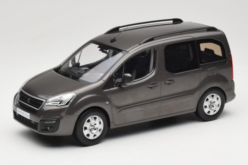 Renault Juvaquatre Break 300 kg Elfenbein Norev 1:18 185260 Metall