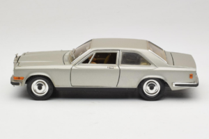 Rolls-Royce Camargue Silber Diamond Edition Bburago 1:18 3001-M3 Metall – Bild 4 von 8
