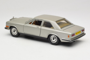 Rolls-Royce Camargue Silber Diamond Edition Bburago 1:18 3001-M3 Metall – Bild 7 von 8