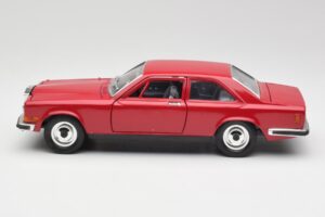 Rolls-Royce Camargue Rot Bburago 1:22 3001 Metall – Bild 4 von 8