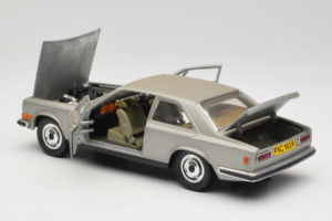Rolls-Royce Camargue Silber Bburago 1:18 3001-M2 Metall – Bild 5 von 8