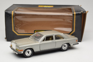 Rolls-Royce Camargue Silber Bburago 1:18 3001-M2 Metall – Bild 8 von 8