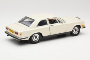Rolls-Royce Camargue Weiss Bburago 1:22 3001-M1 Metall – Bild 2 von 8