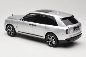 Rolls-Royce Cullinan Silber Mit Shadow Wheels OEM 1:18 028-16A Metall – Bild 7 von 8