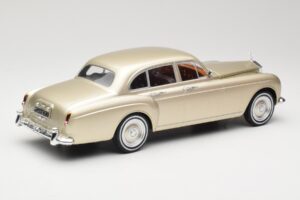 Rolls-Royce Silver Cloud III Flying Spur H.J. Mulliner Gold MCG 1:18 MCG18058 Metall – Bild 2 von 6