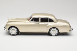 Rolls-Royce Silver Cloud III Flying Spur H.J. Mulliner Gold MCG 1:18 MCG18058 Metall – Bild 3 von 6