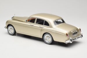 Rolls-Royce Silver Cloud III Flying Spur H.J. Mulliner Gold MCG 1:18 MCG18058 Metall – Bild 5 von 6
