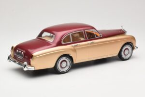 Rolls-Royce Silver Cloud III Flying Spur H.J. Mulliner Rot & Gold MCG 1:18 MCG18132 Metall – Bild 2 von 6