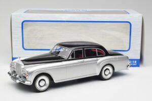 Rolls-Royce Silver Cloud III Mulliner Silber & Schwarz MCG 1:18 MCG18128 Metall – Bild 6 von 6